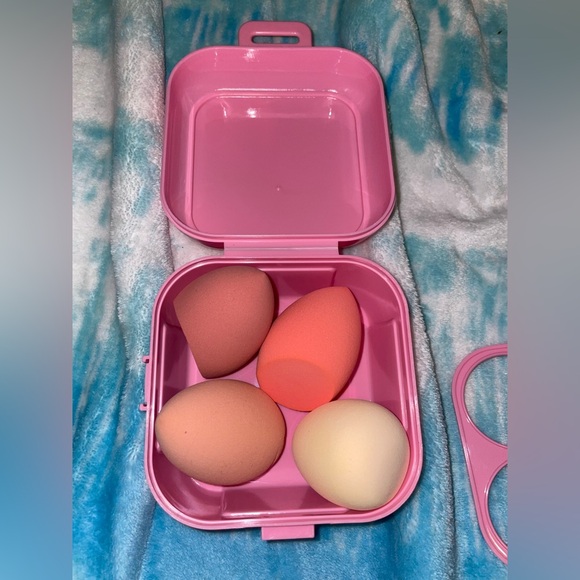 Set of 4 Makeup applicators with case NEW - Picture 2 of 5